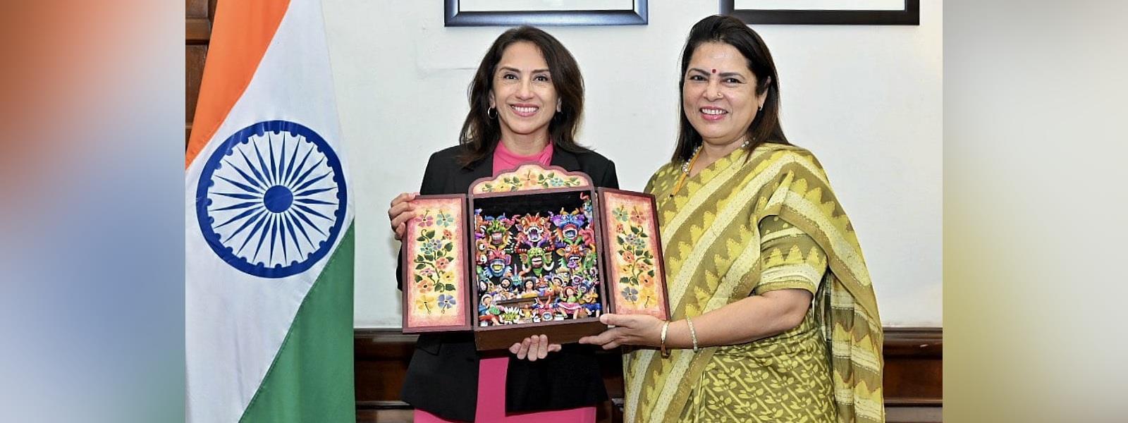 विदेश राज्य मंत्री श्रीमती मीनाक्षी लेखी ने नई दिल्ली में पेरू की उप विदेश व्यापार मंत्री महामहिम सुश्री. टेरेसा स्टेला मेरा गोमेज़ से मुलाकात की