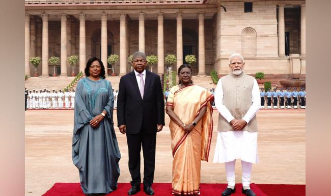 President Smt. Droupadi Murmu and Prime Minister Shri Narendra Modi welcomed H.E. Mr. Joao Manuel Goncalves Lourenco, President of Angola at the forecourt of Rashtrapati Bhavan