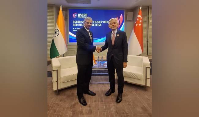Secretary (East), P. Kumaran met H.E. Mr. Albert Chua, Permanent Secretary of the Ministry of Foreign Affairs of Singapore on the sidelines of the East Asia Summit Senior Officials’ Meeting in Penang, Malaysia