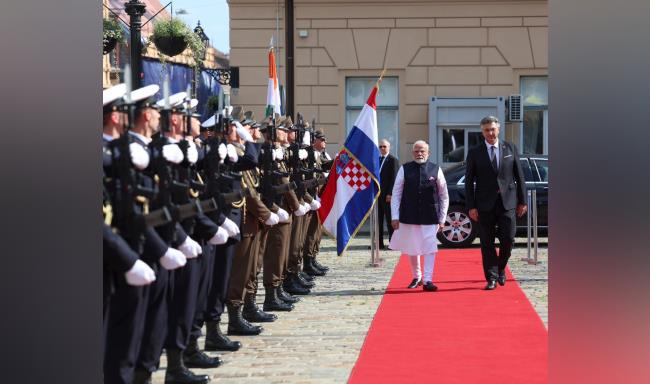 Prime Minister Shri Narendra Modi accorded a ceremonial welcome by H.E. Mr. Andrej Plenkovic, Prime Minister of the Republic of Croatia at the iconic St. Mark’s Square in Zagreb