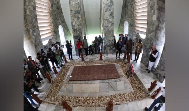 Prime Minister Shri Narendra Modi visited the Nkrumah Mausoleum and paid tribute to Ghana’s founding President Dr. Kwame Nkrumah in Accra, Ghana