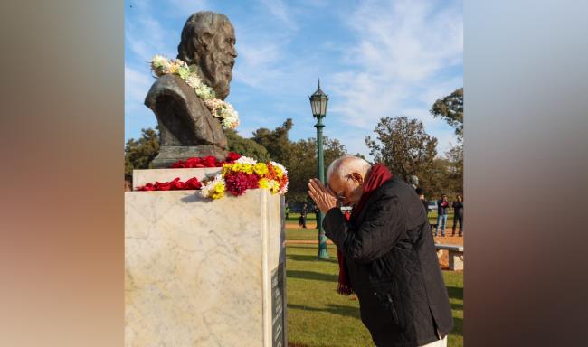 Prime Minister Shri Narendra Modi paid tribute to Gurudev Rabindranath Tagore in Buenos Aries, Argentina