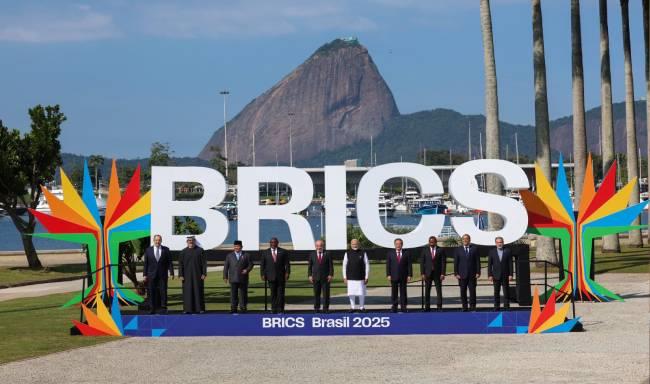 Prime Minister Shri Narendra Modi with the Leaders from the BRICS countries in Rio de Janeiro, Brazil
