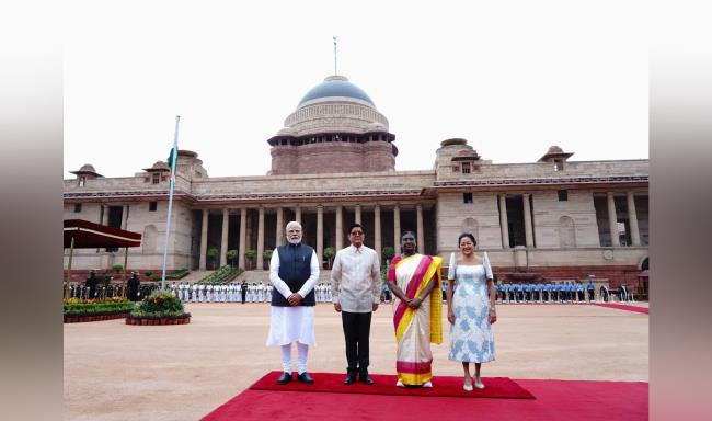President Smt. Droupadi Murmu and Prime Minister Shri Narendra Modi welcomed H.E. Mr. Ferdinand R. Marcos Jr., President of the Republic of the Philippines at the forecourt of Rashtrapati Bhavan
