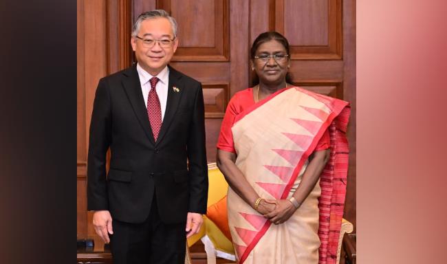 Deputy Prime Minister and Minister for Trade and Industry of Singapore, H.E. Mr. Gan Kim Yong called on President Smt. Droupadi Murmu at Rashtrapati Bhavan