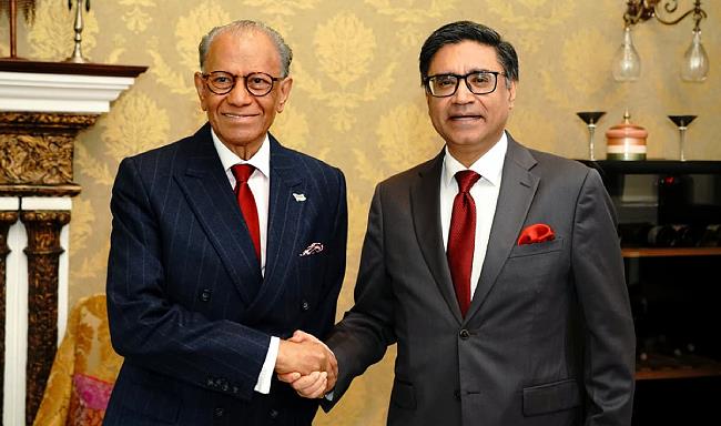 Foreign Secretary Shri Vikram Misri called on Prime Minister of Mauritius, H.E. Dr. Navinchandra Ramgoolam in Varanasi