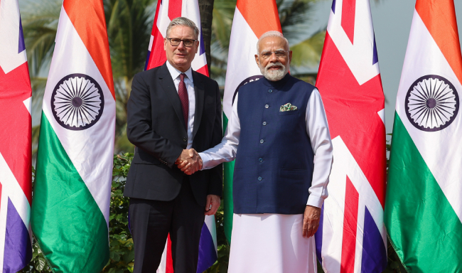 Prime Minister Shri Narendra Modi welcomed The Rt. Hon. Sir Keir Starmer, Prime Minister of the United Kingdom at Raj Bhawan in Mumbai