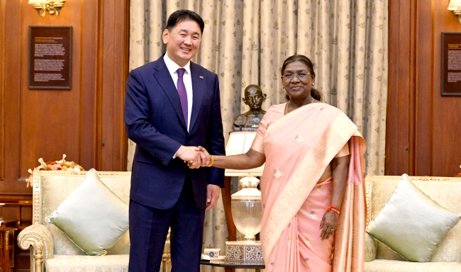 President Smt. Droupadi Murmu met H.E. Mr. Khurelsukh Ukhnaa, President of Mongolia at Rashtrapati Bhavan