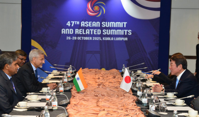 विदेश मंत्री डॉ. एस. जयशंकर ने मलेशिया के कुआलालंपुर में 47वें आसियान शिखर सम्मेलन में जापान के विदेश मंत्री महामहिम श्री मोतेगी तोशिमित्सु के साथ चर्चा की