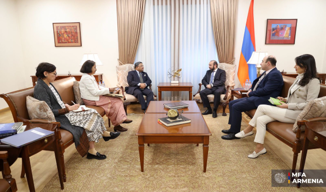 भारत और आर्मेनिया के बीच विदेश कार्यालय परामर्श (एफओसी) के 11वें दौर की सह-अध्यक्षता सचिव (पश्चिम) श्री सिबी जॉर्ज और आर्मेनिया के उप विदेश मंत्री, महामहिम श्री मनत्सकन सफारयान ने येरेवन में की