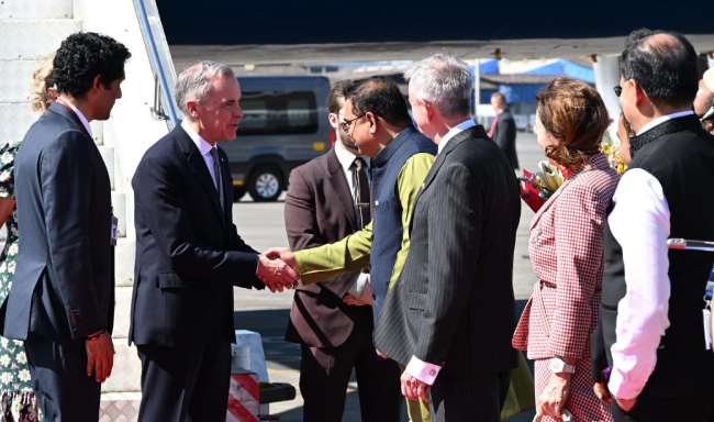 Prime Minister of Canada, H.E. The Rt. Honourable Mark Carney received by Shri Jaykumar Rawal, Minister of Protocol and Marketing, Government of Maharashtra upon his arrival at the airport in Mumbai