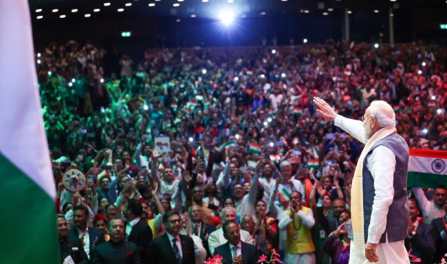 Prime Minister Shri Narendra Modi interacted with a large gathering of Indian diaspora, during his visit to the Netherlands