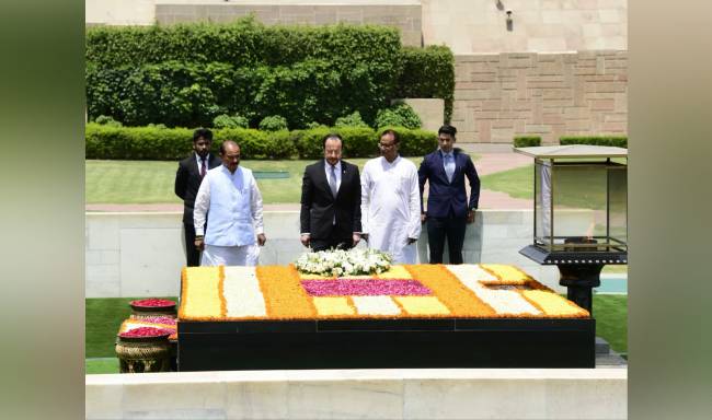 President of the Republic of Cyprus, H.E. Mr. Nikos Christodoulides paid respects to Mahatma Gandhi at Rajghat