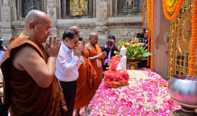 President of the Republic of the Union of Myanmar, H.E. U Min Aung Hlaing visited the Mahabodhi Temple in Bodh Gaya